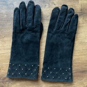 Elegant Black Suede Gloves with Studded Detail